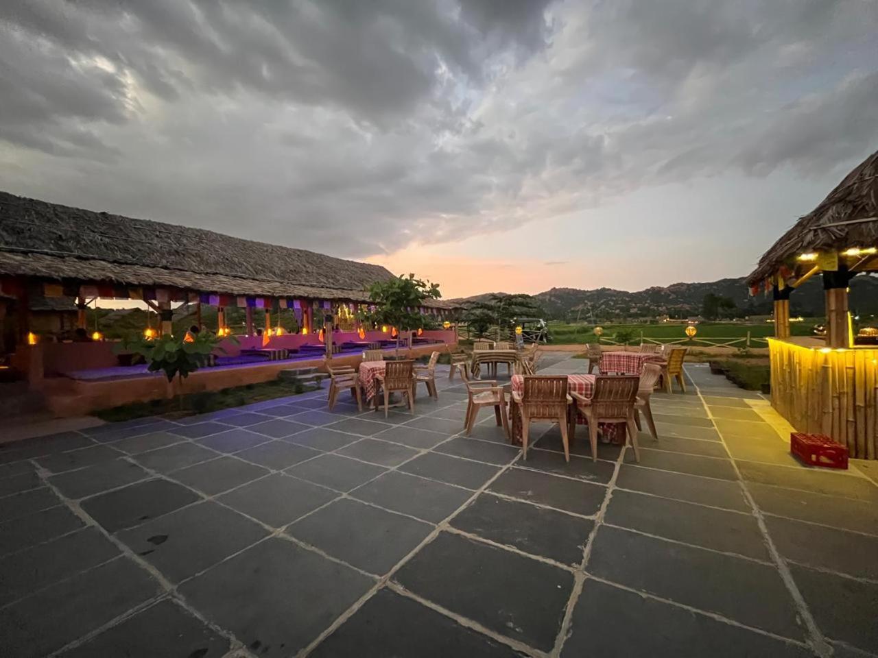 Готель Hampi Rasta Cafe Екстер'єр фото