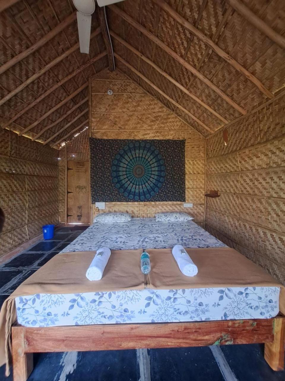 Готель Hampi Rasta Cafe Екстер'єр фото