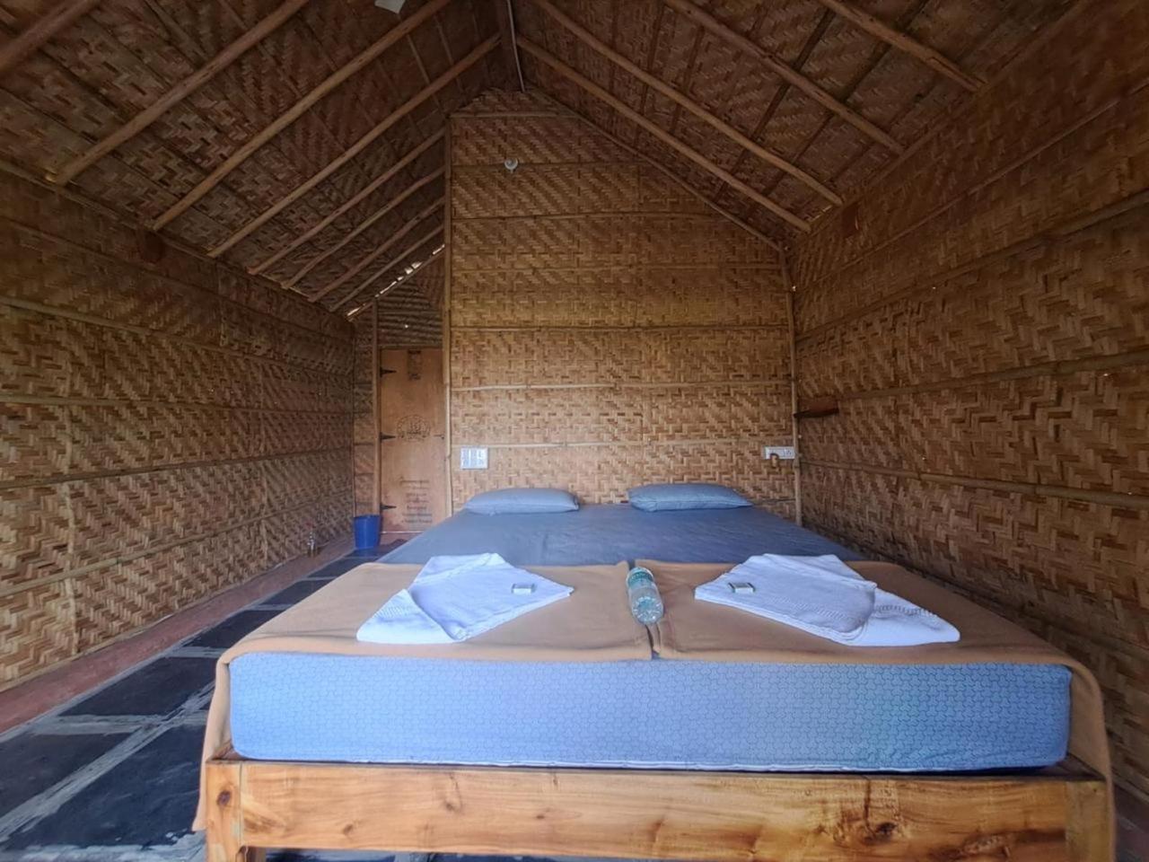 Готель Hampi Rasta Cafe Екстер'єр фото