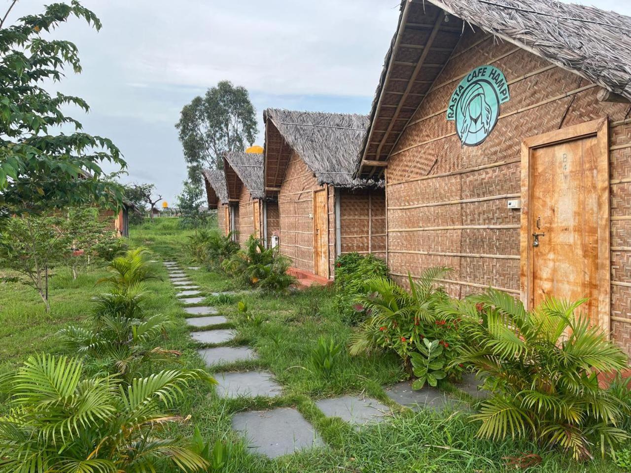 Готель Hampi Rasta Cafe Екстер'єр фото