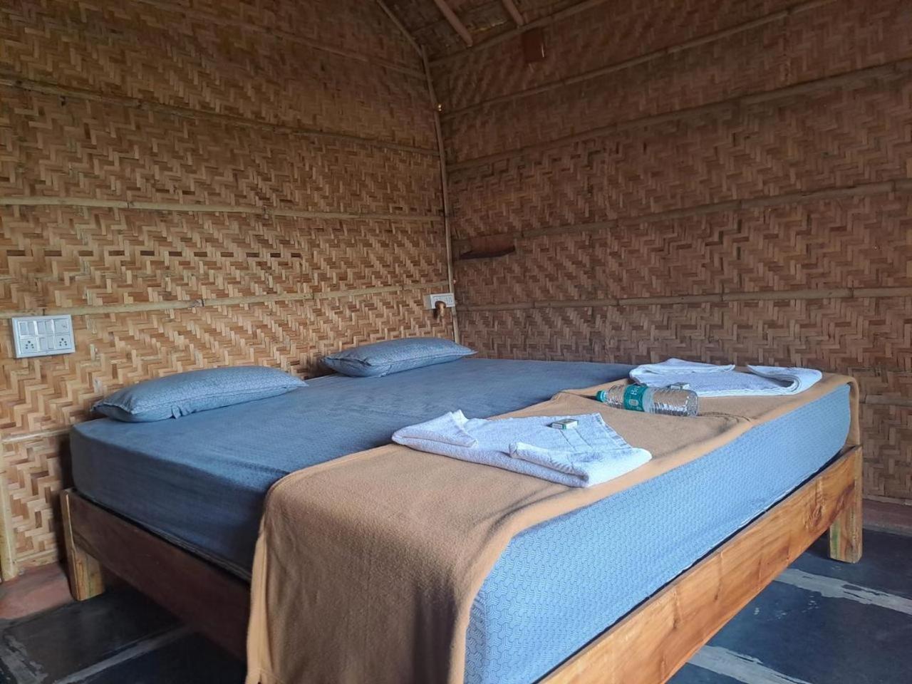Готель Hampi Rasta Cafe Екстер'єр фото